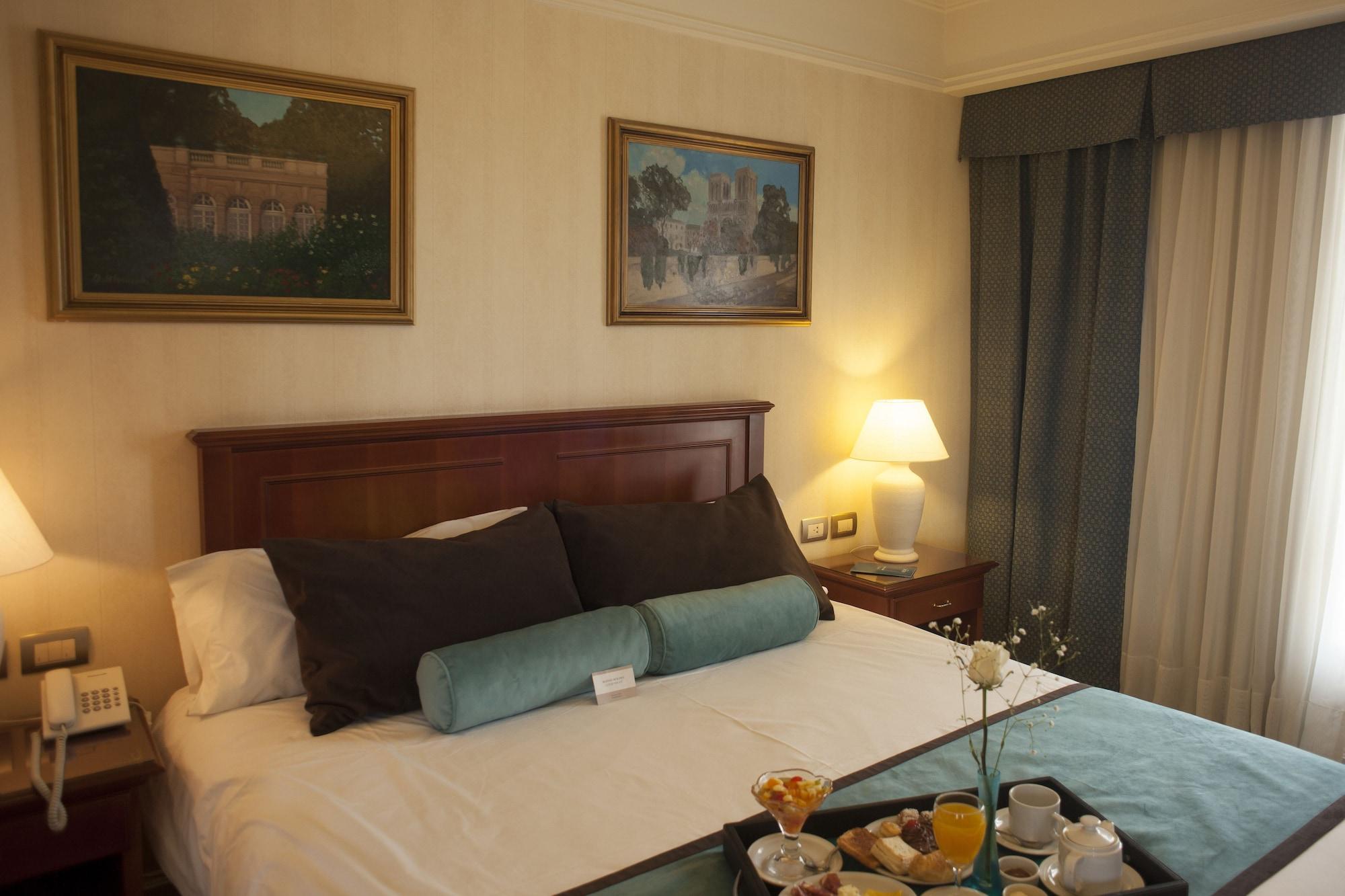 Epic Mercedes Hotel 4*