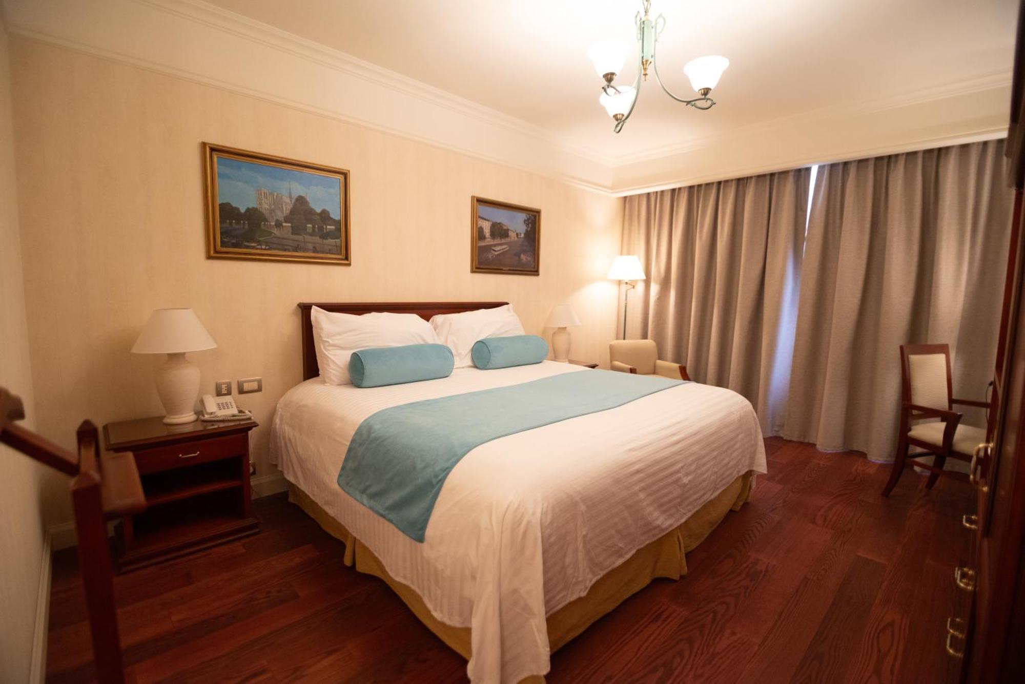 Epic Mercedes Hotel 4*